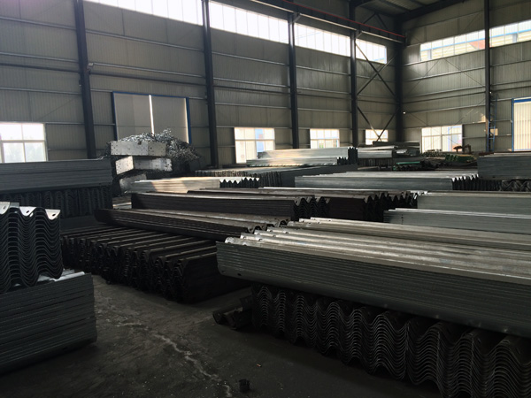 波形護欄生產(chǎn)車間 波形護欄生產(chǎn)車間